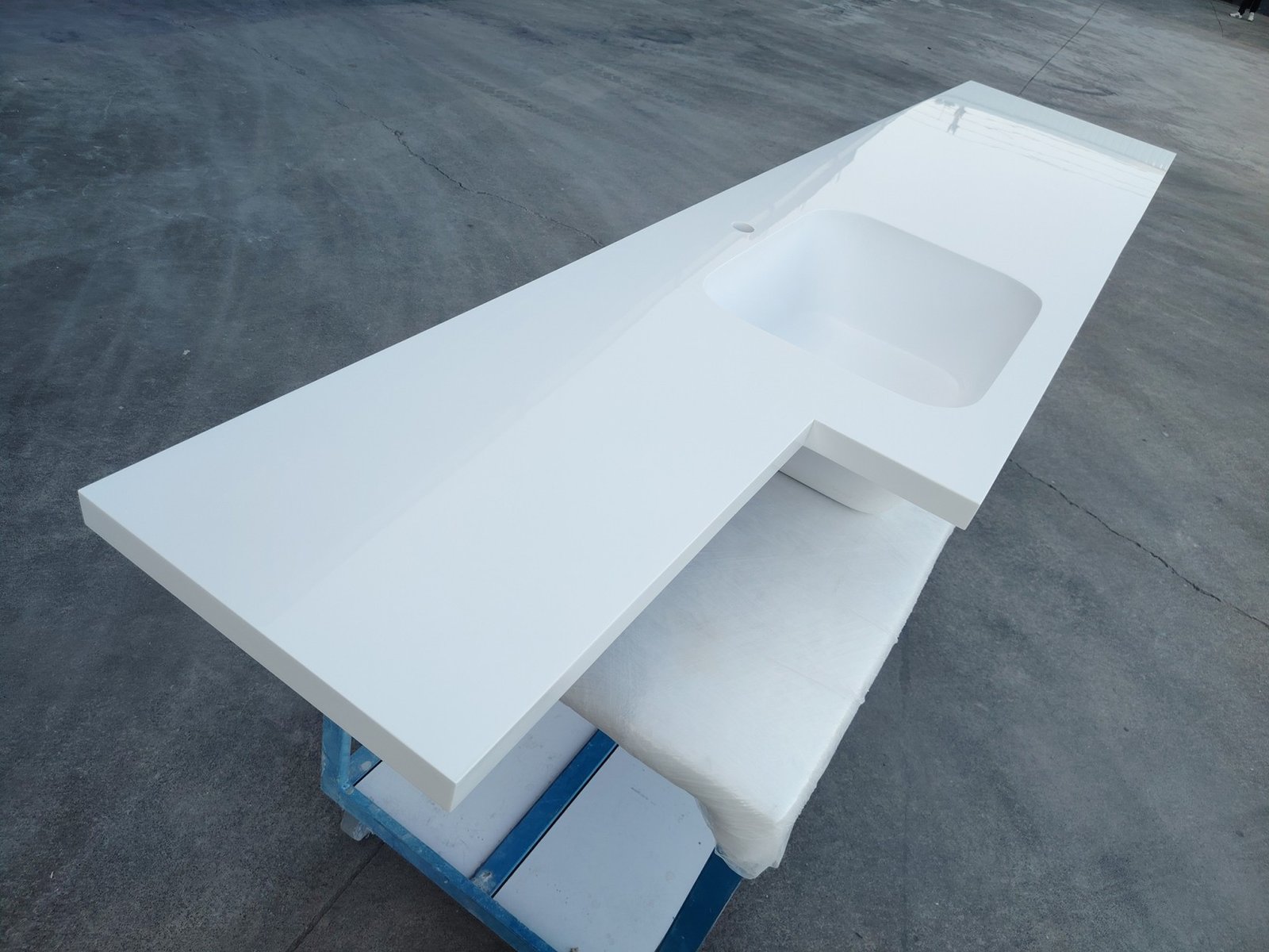 2680 with undermount sink